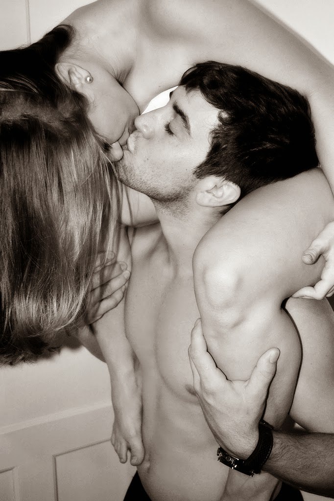 Красивые поцелуи женщин 77 фото - секс фото 