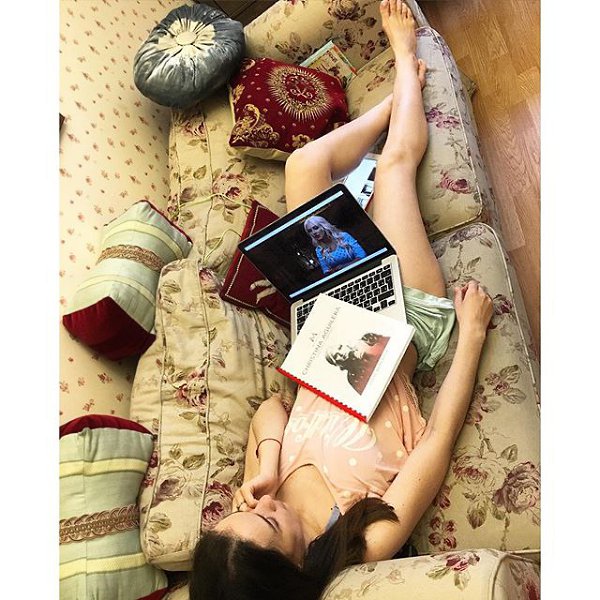 Виктория Дайнеко на интимных фото из домашнего фотоальбома