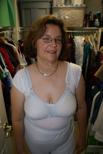Braless saggy tits store free porn pictures
