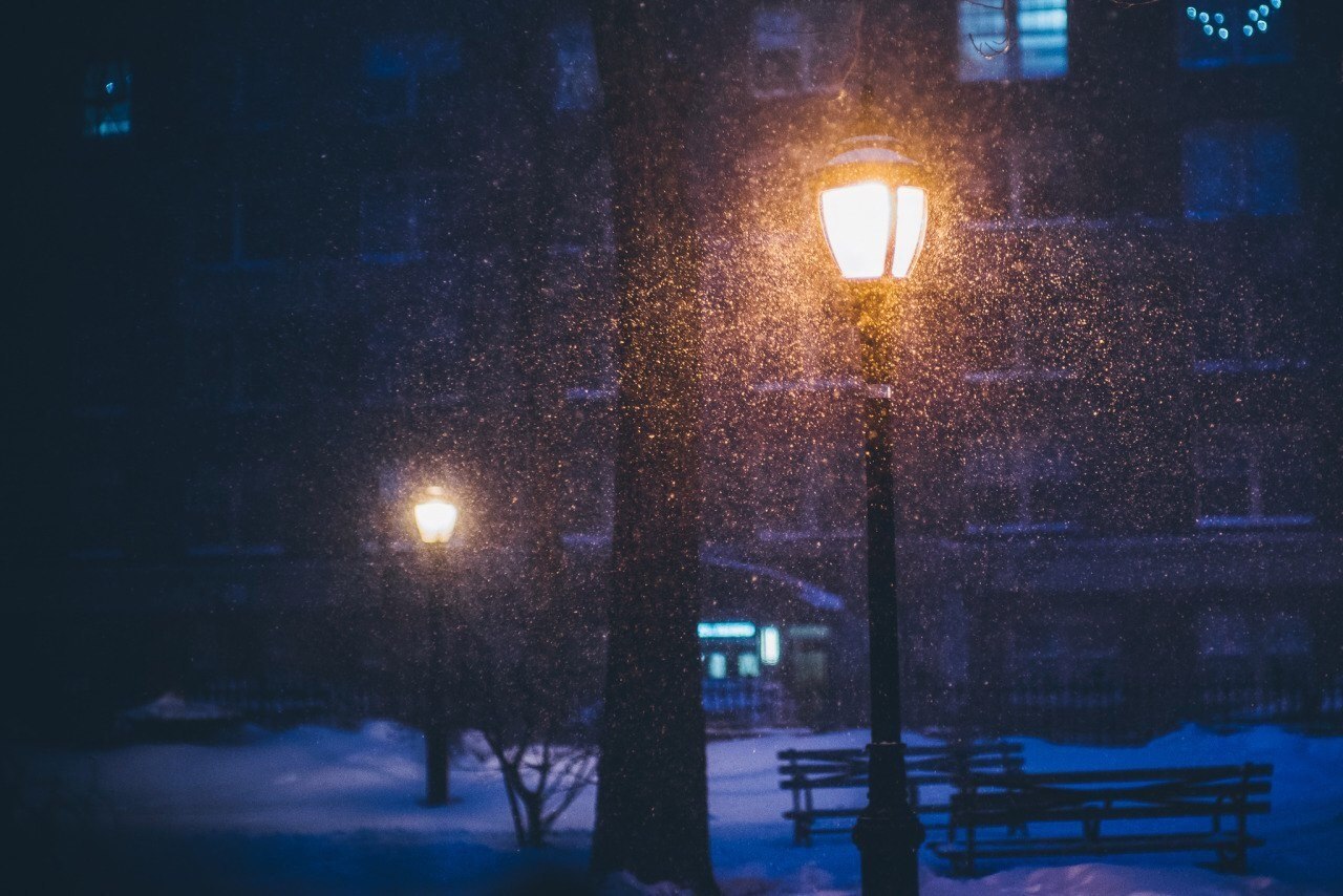 Снег фонарь