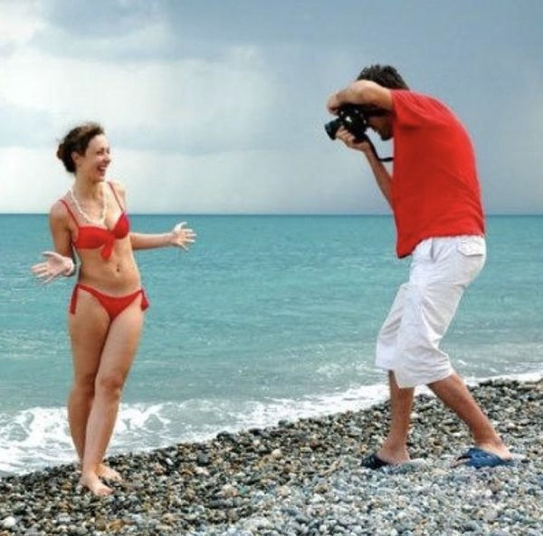 Модель трахнулась с фотографом на пляже ради красивых фоток