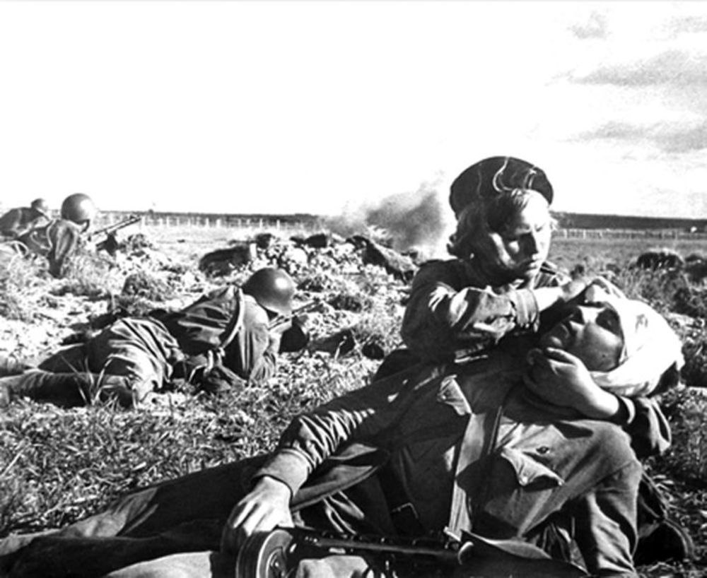 Медики в годы Великой Отечественной войны на поле боя