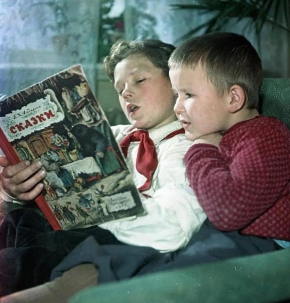 Советские люди читают книги