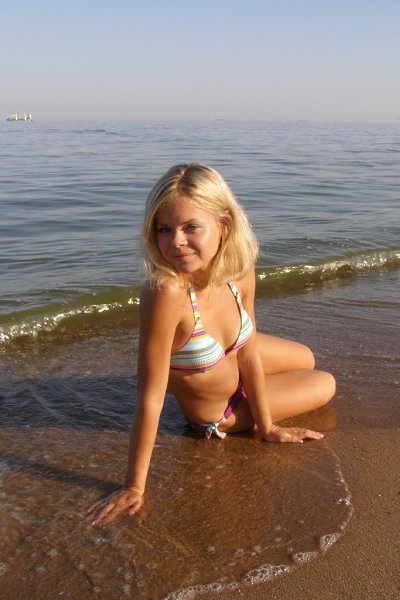 Фото девушки в купальнике на пляже: Дина, Сумы