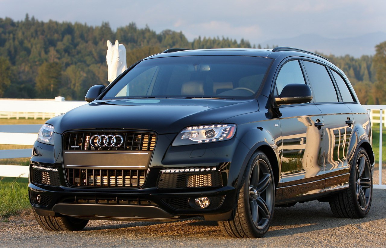 Машина audi q7 фото