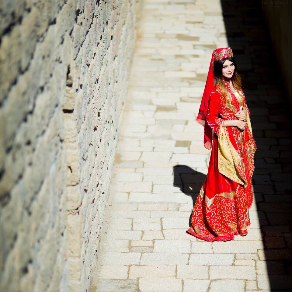 Национальный костюм азербайджанки