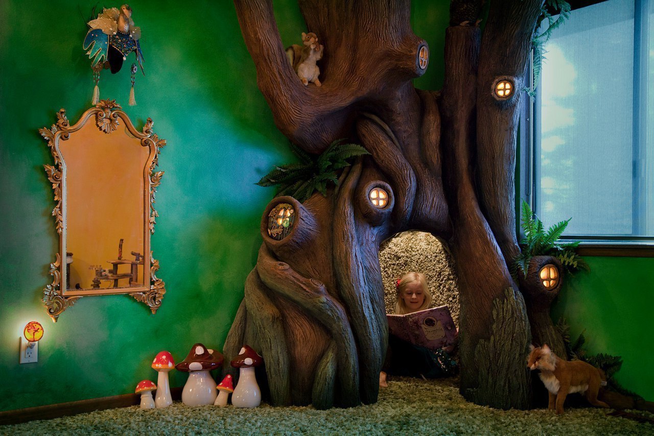 Сказочное дерево в детской комнате