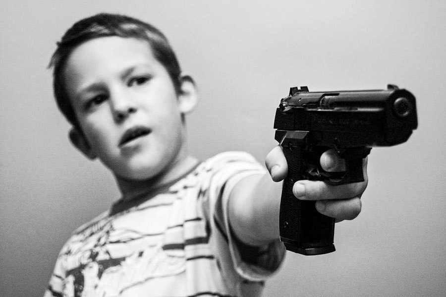 Фото детей с оружием в руках