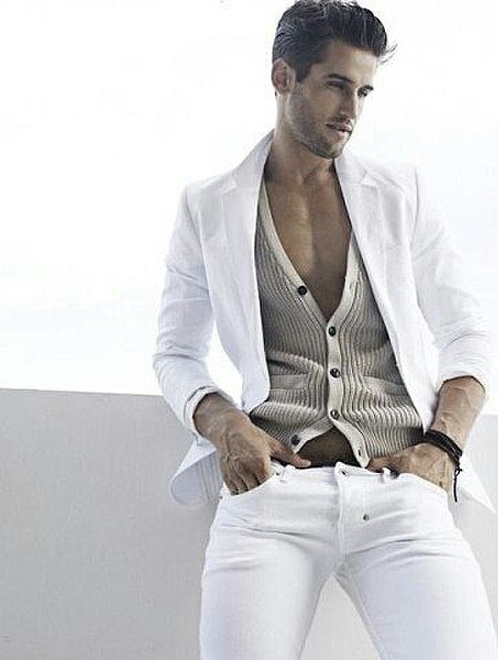 Красивые мужчины в белом. Bryce Thompson. Белый пиджак мужской Кэжуал. Мужской стиль с белым пиджаком. Мужчина в белом пиджаке.