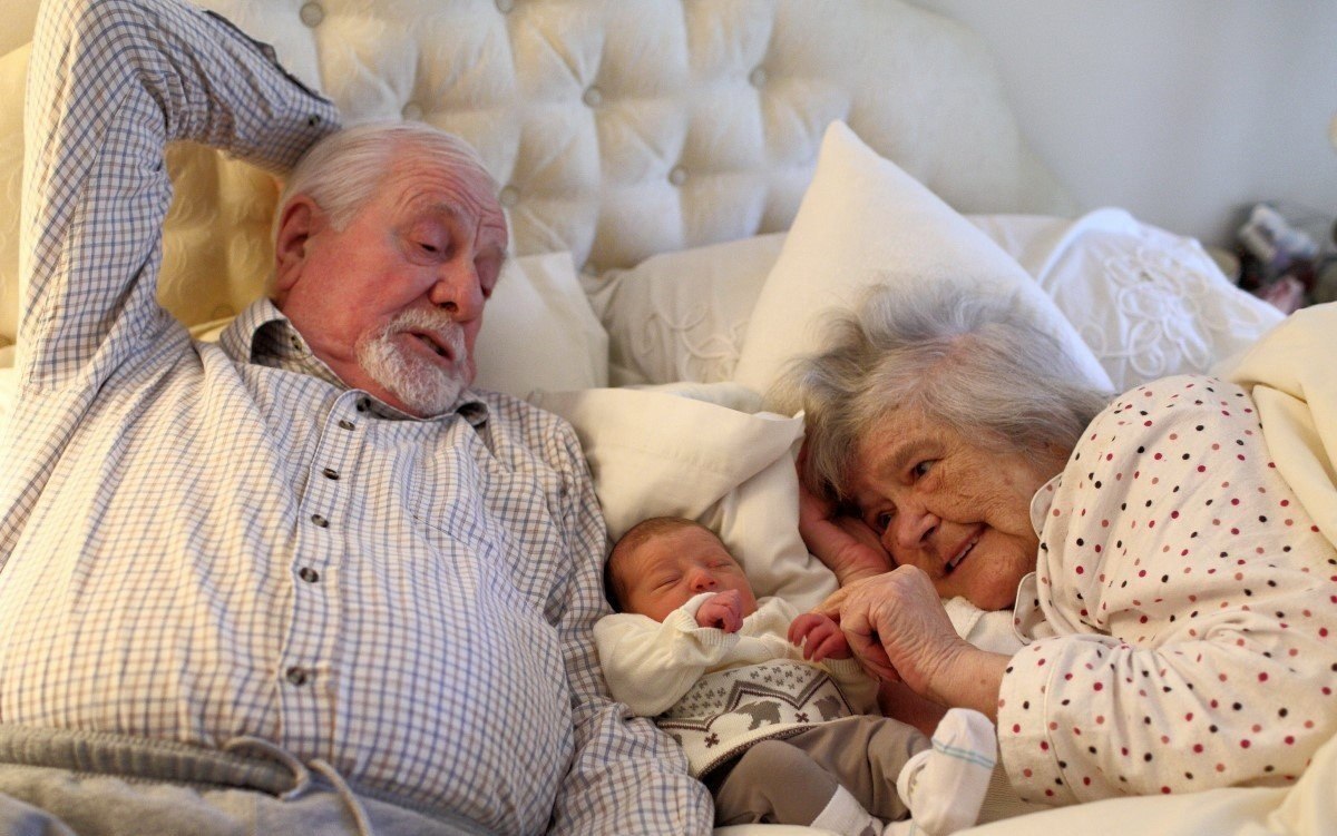 Бабушка и дедушка. Бабушка и внук. Бабушка и внучка. Бабушка и дедушка с внуком. Папа станет дедушкой