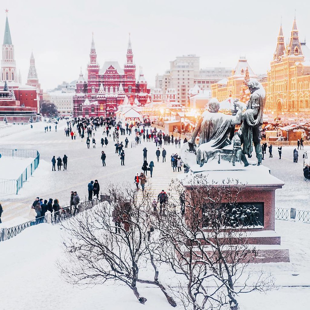 Moscow seasons. L (((((((((((((( Москва. Интересные красивые места в Москве с 3 по 7 января. Калединл Москва. Отличных выходных красная площадь.