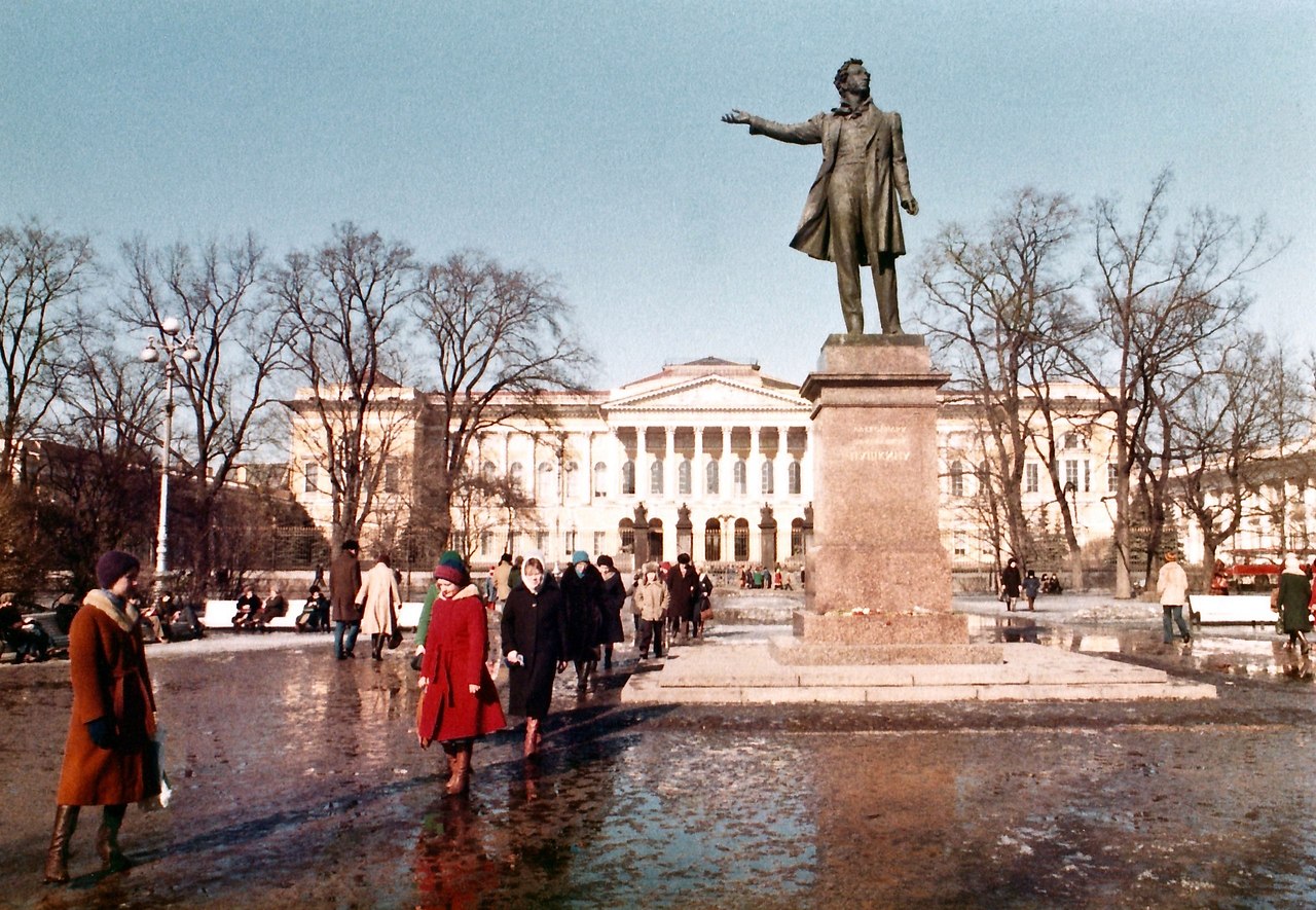 Памятник Пушкину в Ленинграде