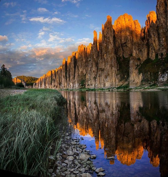 Золотые скалы реки Синей, Якутия, Россия