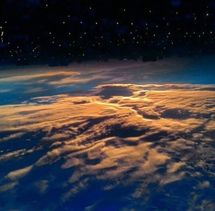 Фото заката из космоса