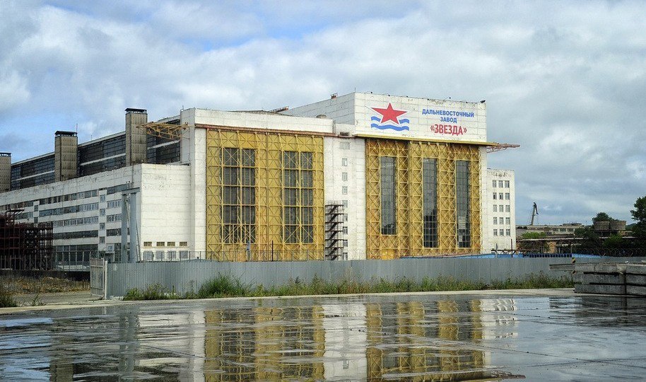 Фото большой камень завод звезда