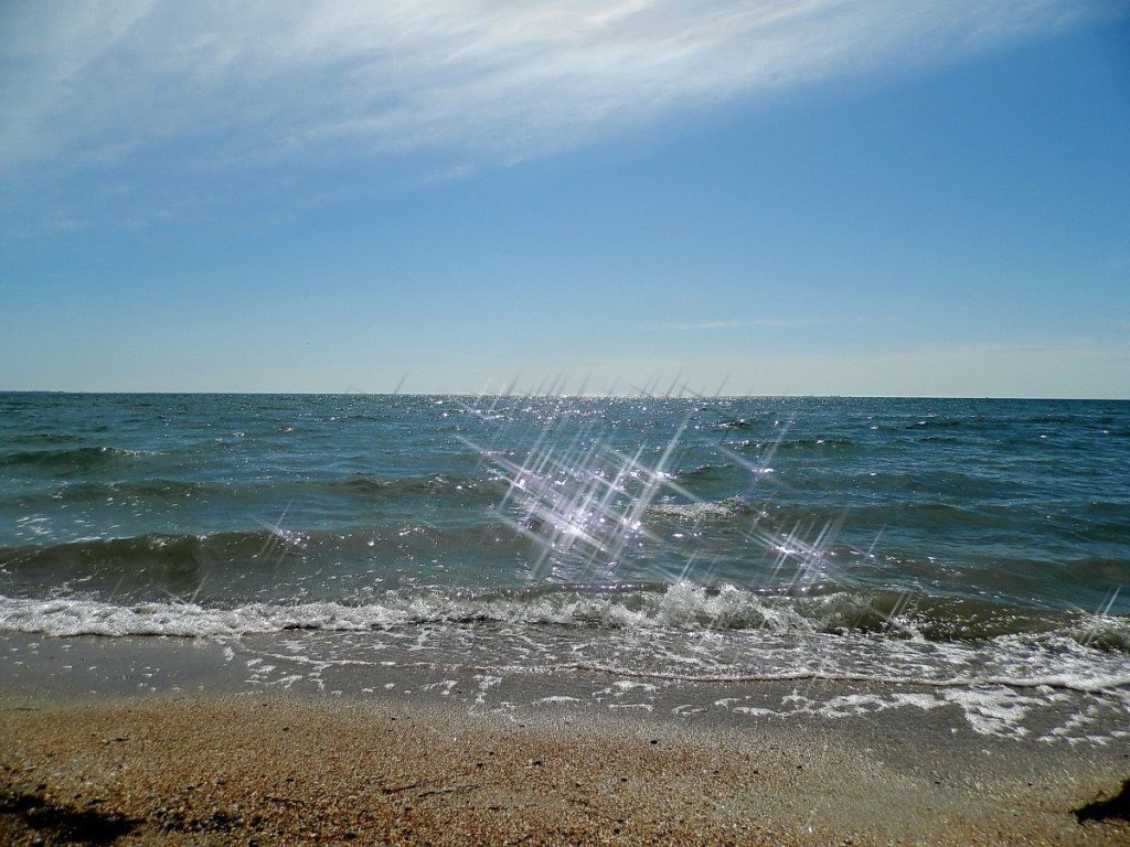 Вода в азовском море сегодня. Азовское море Россия. Кучугуры коса. Кучугуры волны. Азовское море море.