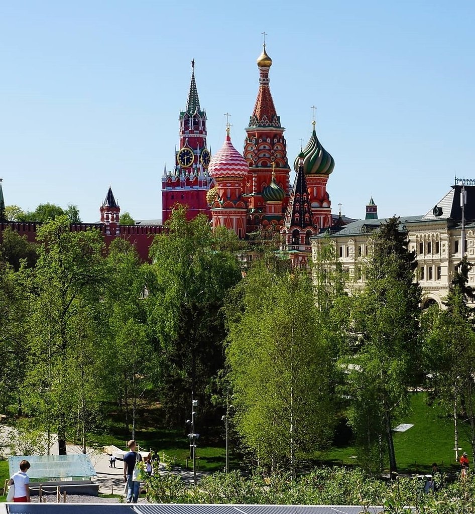 Одноклассники москва. Весна в Зарядье. Город федерального значения Москва. Москва днем. Высотки Москвы.