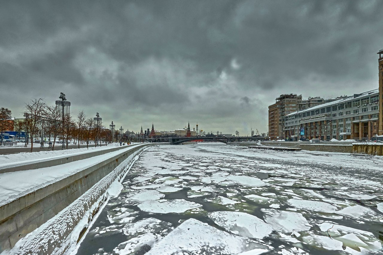 Московский февраль. Москва пасмурная Весна. Казань пасмурно. Москва в феврале. Москва зимой пасмурно.