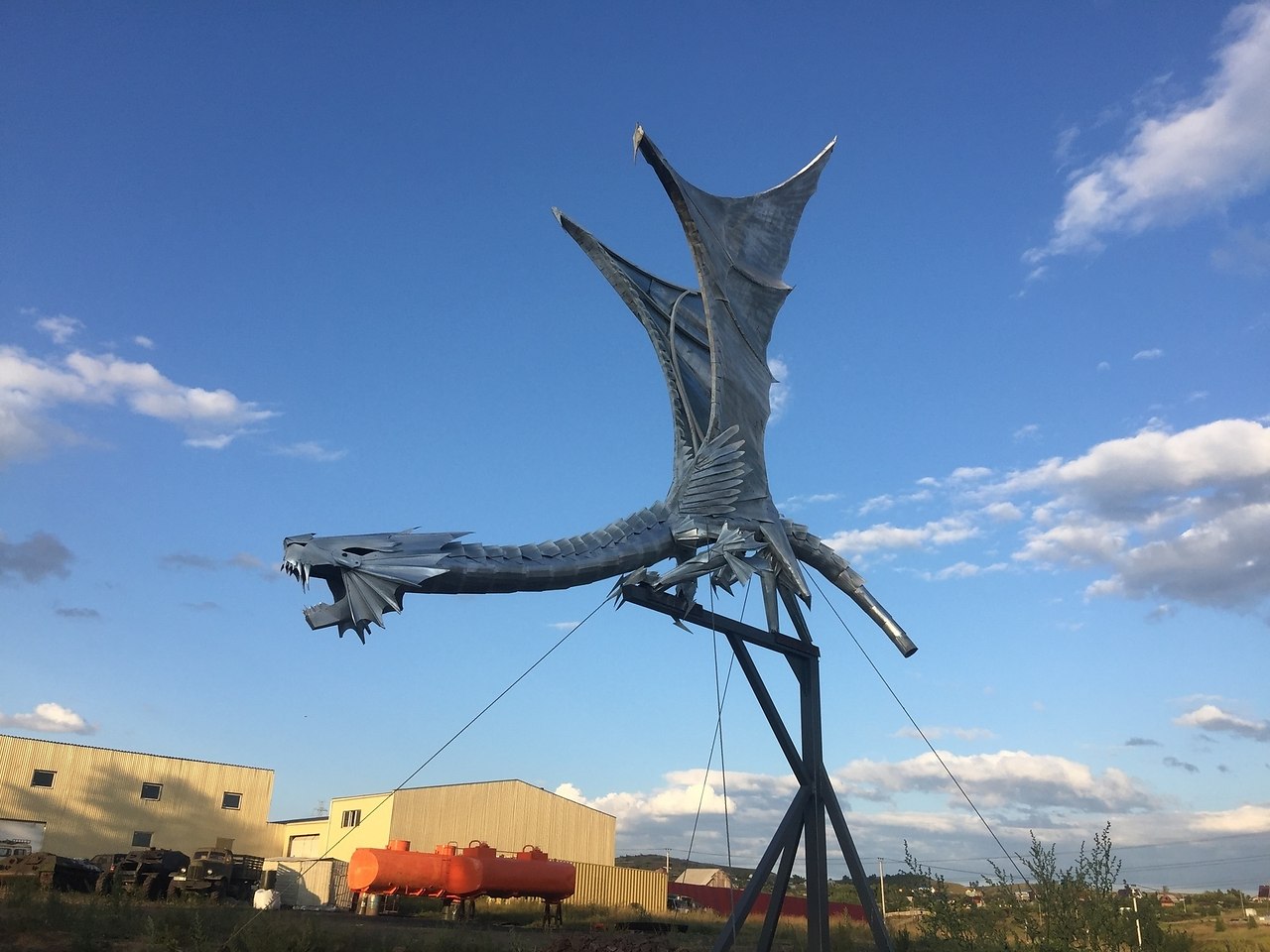 Красноярск статуя дракона