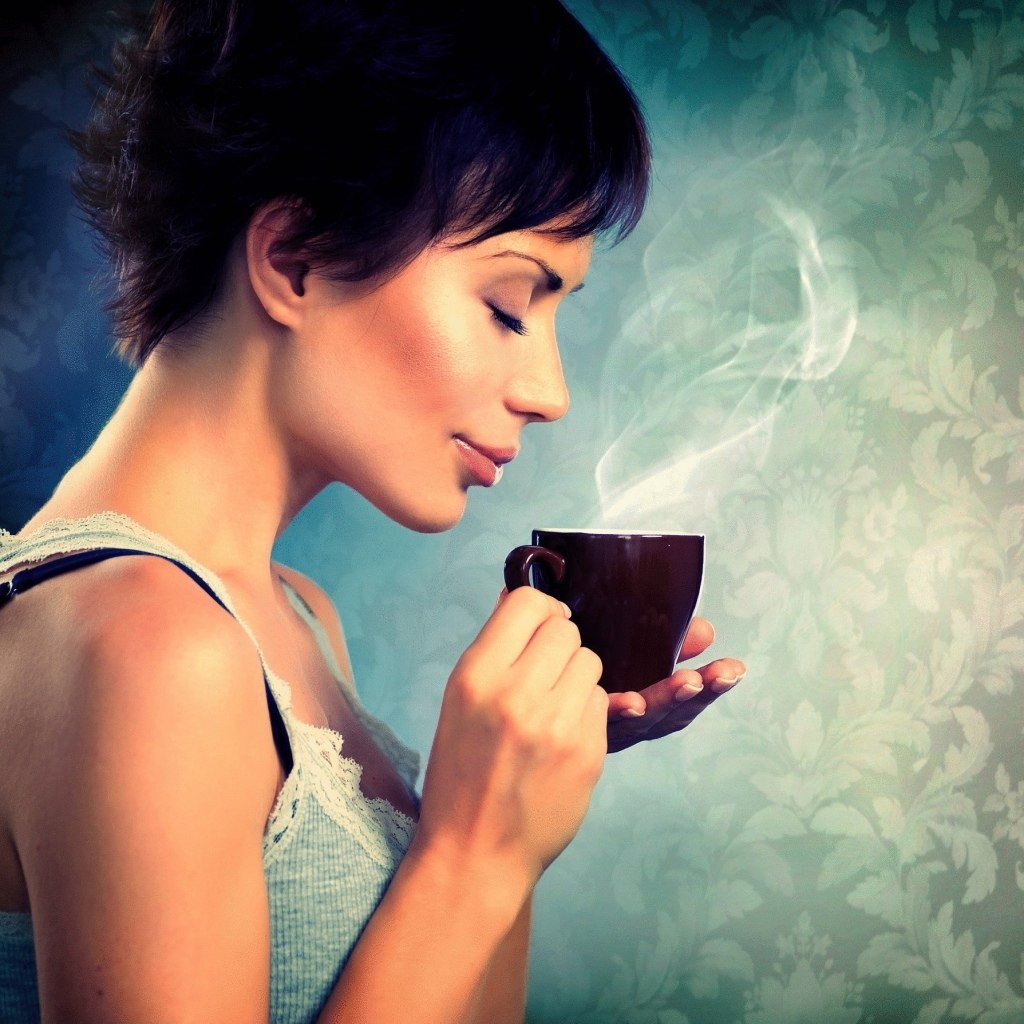 Красивые фото девушки с чашкой кофе