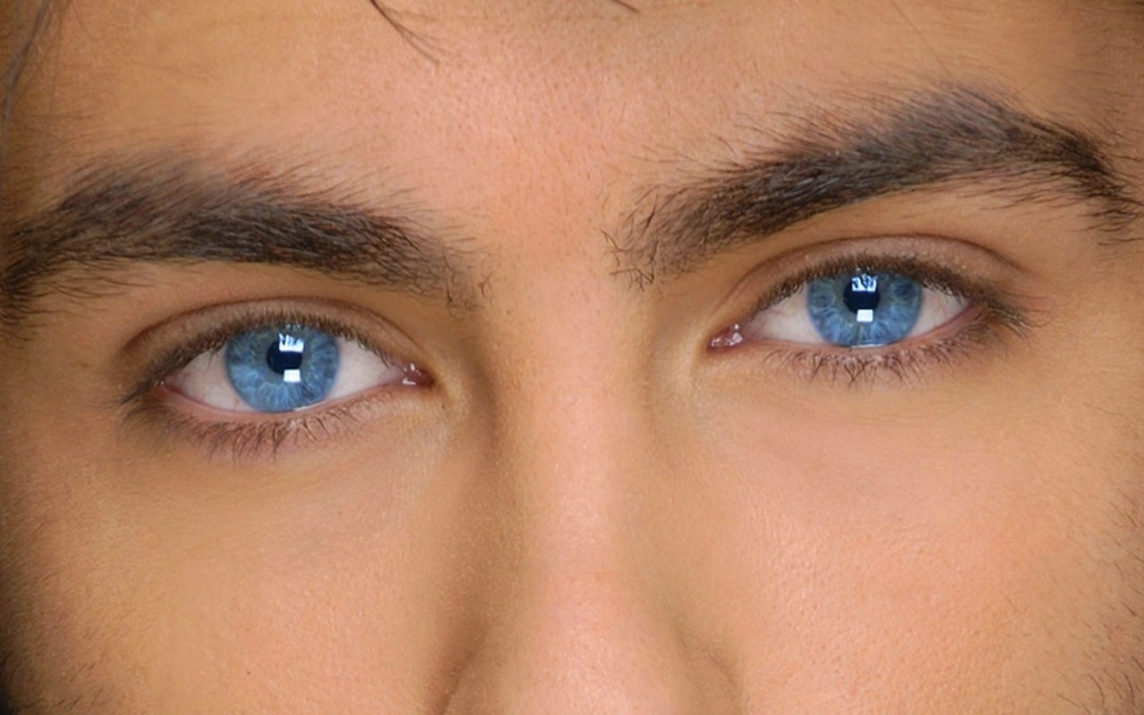 Синие глаза мужские