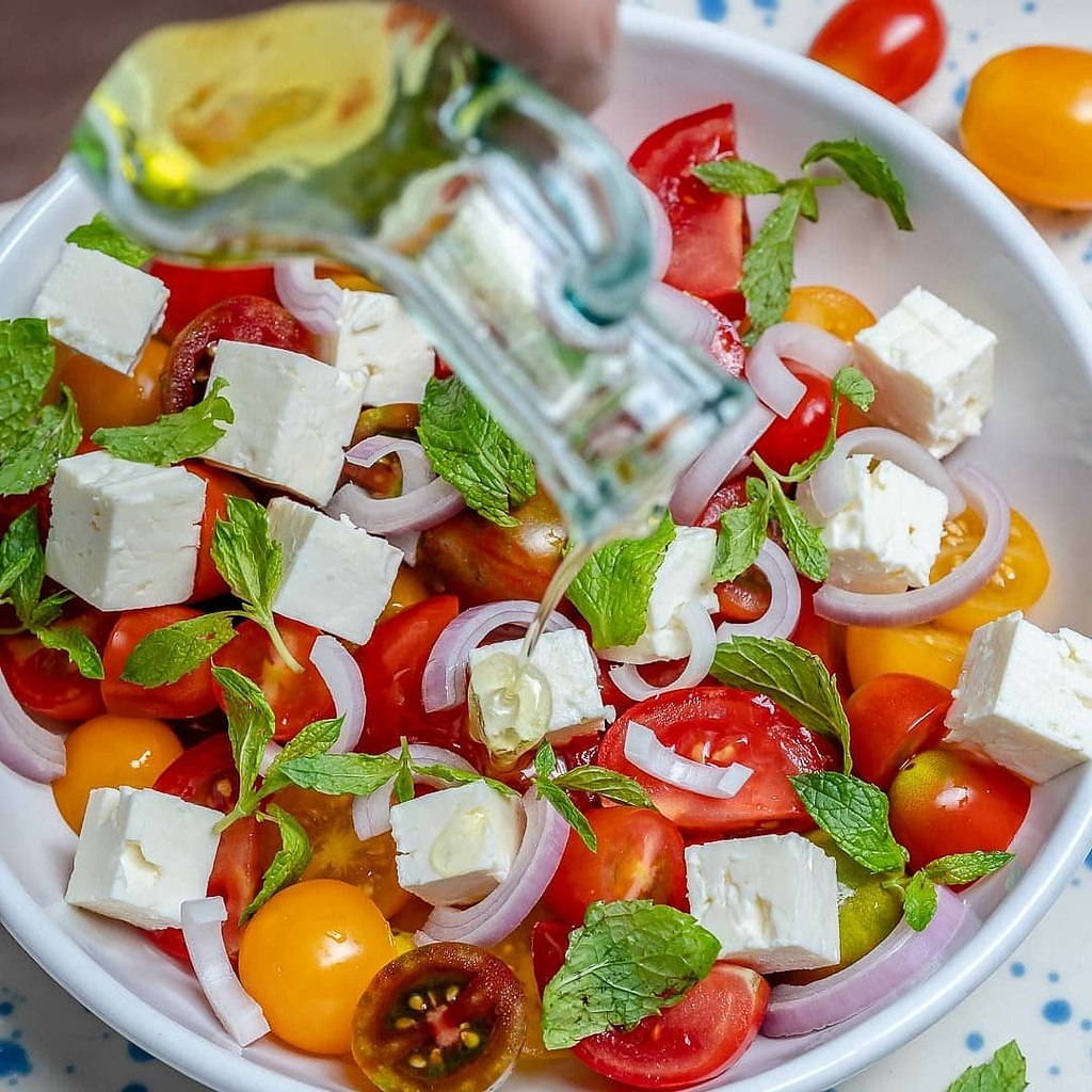 Какой сыр режут кубиками в салат