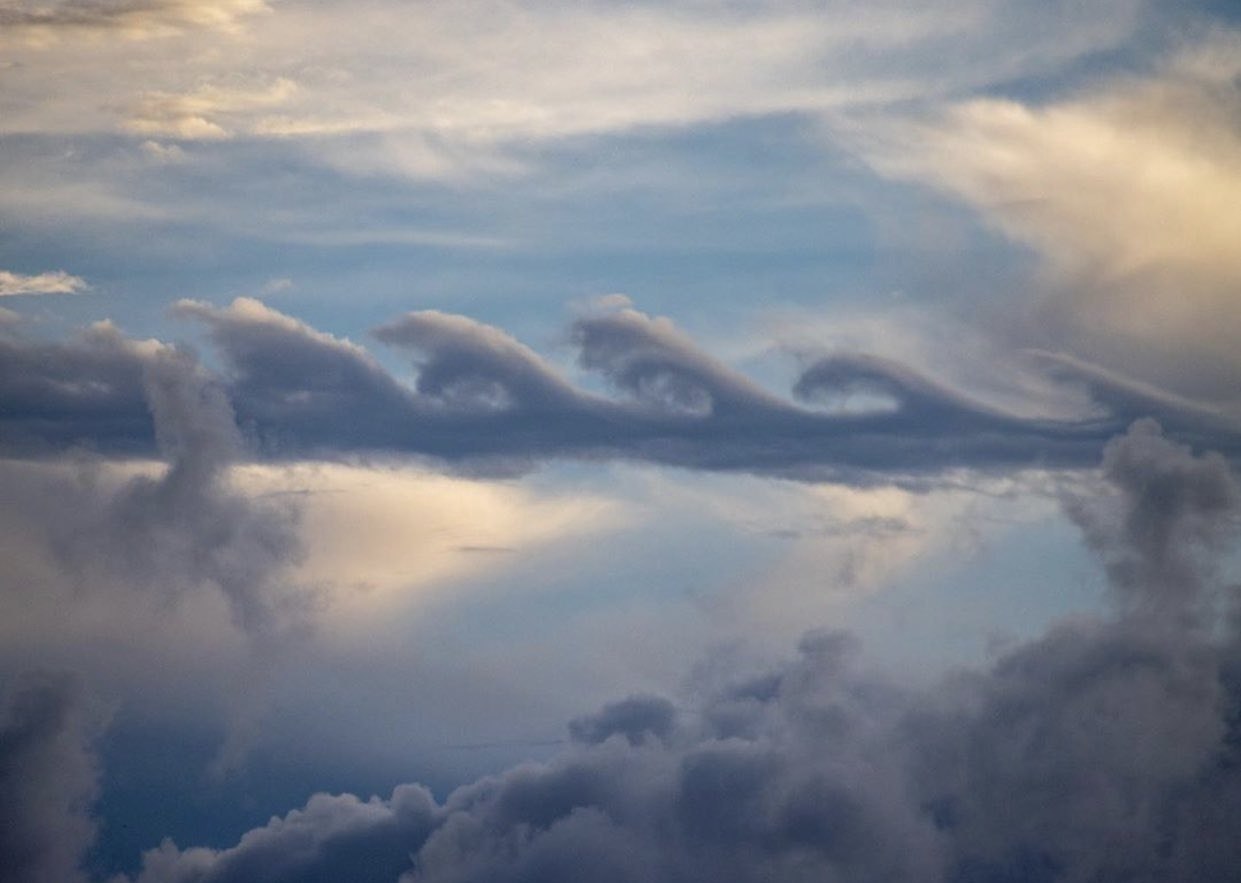 Перистые облака Кельвина-Гельмгольца