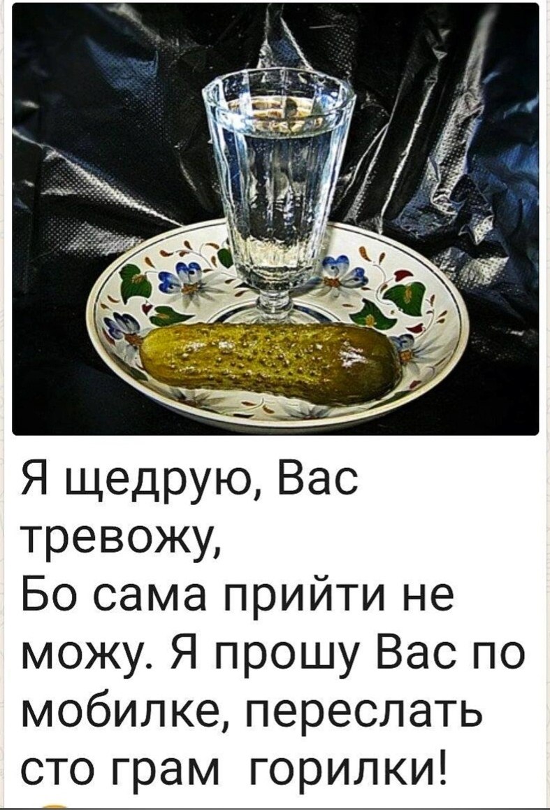 на столе лежит мыло на унитазе хлеб