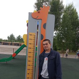 Яковлев, 30 лет, Томск