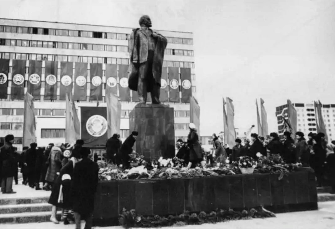 1987 год. Братск. Открытие памятника Ленину. - Назад в СССР ...