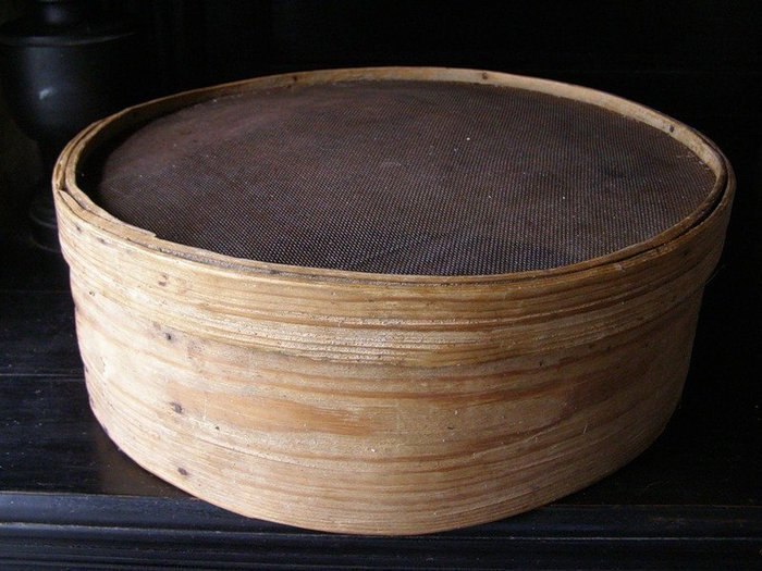 3 сита. Один человек пришел к Сократу и спросил: – Знаешь, что мне сказал о тебе твой друг? – ...