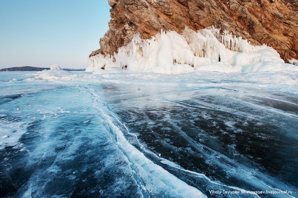 Байкал самое древнее. Байкал зимой фото. Каскад на льду. Интересные факты о Байкале. Фотографии Байкала зимой.