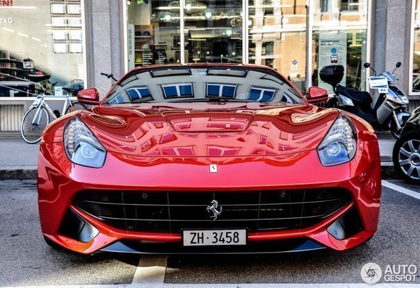 Ferrari F12berlinetta - 2