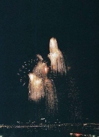 Я люблю ночь. Что происходит с душой ближе к ночи? Не хватает правды, теплых слов, объятий, дыхания, ...