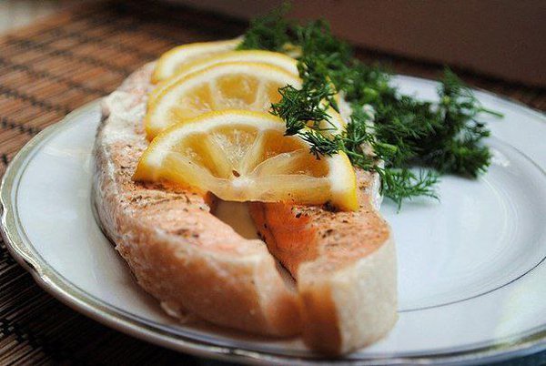 Лосось, запеченный в фольге.Для сытного и вкусного обеда на 1 человека :1 стейк лососяНесколько ... - 4