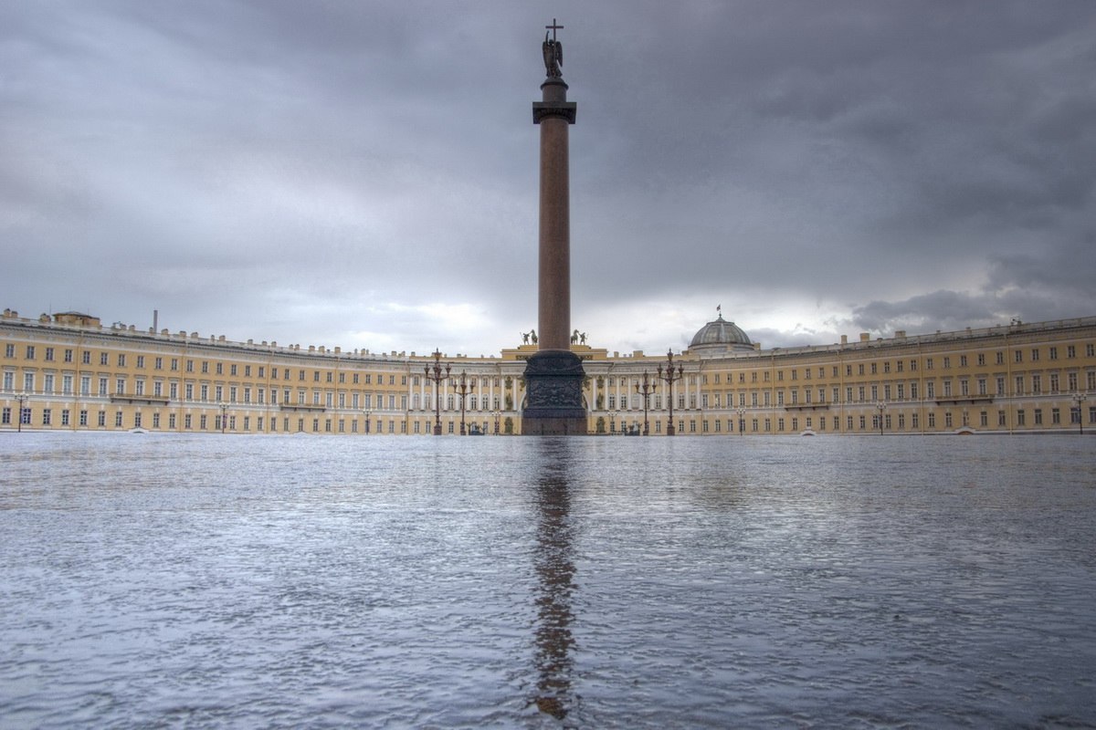 Александровская колонна в Санкт Петербурге