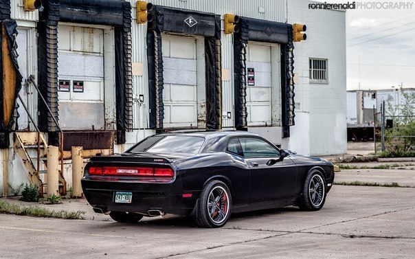 Dodge Challenger SRT8 - 8