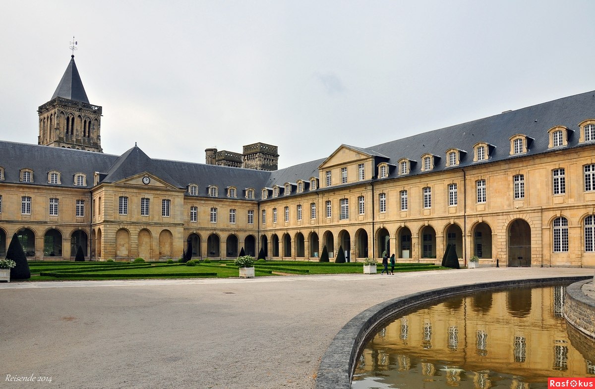 Abbaye aux Dames. Cloitre.,  , .  (Caen).     ...