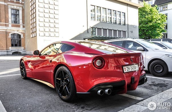 Ferrari F12berlinetta - 4