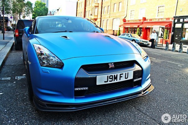 Nissan GT-R - 2