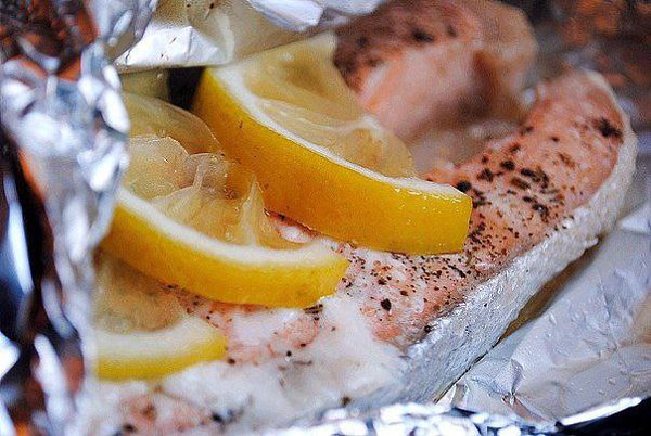 Лосось, запеченный в фольге.Для сытного и вкусного обеда на 1 человека :1 стейк лососяНесколько ... - 3