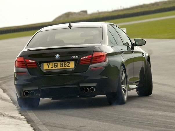 BMW M5 (F10). : 4.4 V8 : 560 ..  : 680   0-100: 4.4 . ... - 2