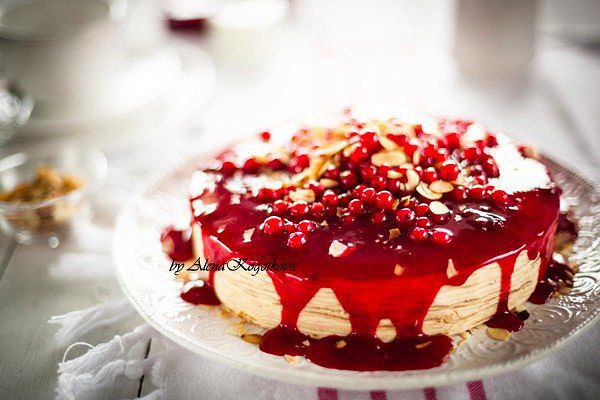 Блинный торт с кремом из Маскарпоне и ягодным соусом.ИнгредиентыДля блинов:8 яиц320 мл молока180 мл ...