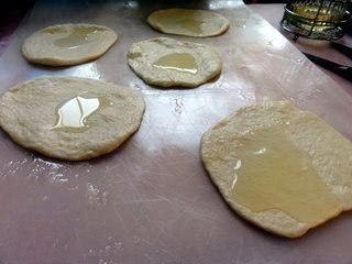 Плюшка сахарная. В детстве я эти плюшки обожала. Возьмешь такую к чаю, и сидишь, раскручиваешь, ... - 2