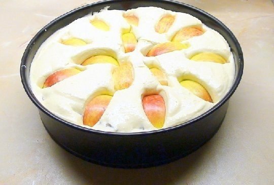 Воздушная творожная запеканка с черносливом и яблоками. Ингредиенты: Творог домашний, жирный ... - 7
