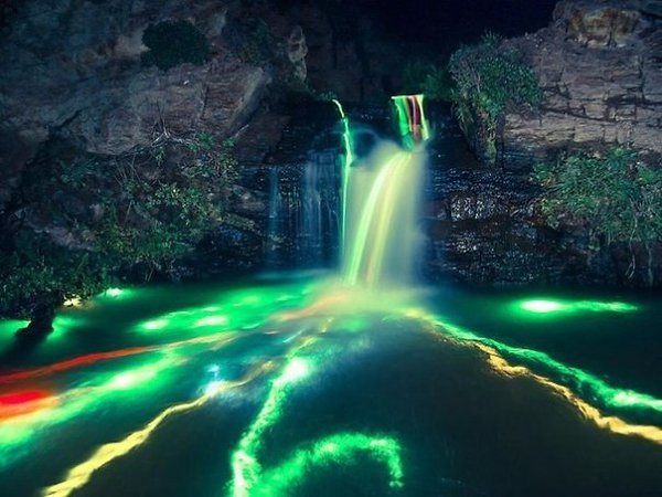 Подписывайтесь на нас: http://fotostrana.ru/public/233467 ;-) Неоновая подсветка водопадов в ...