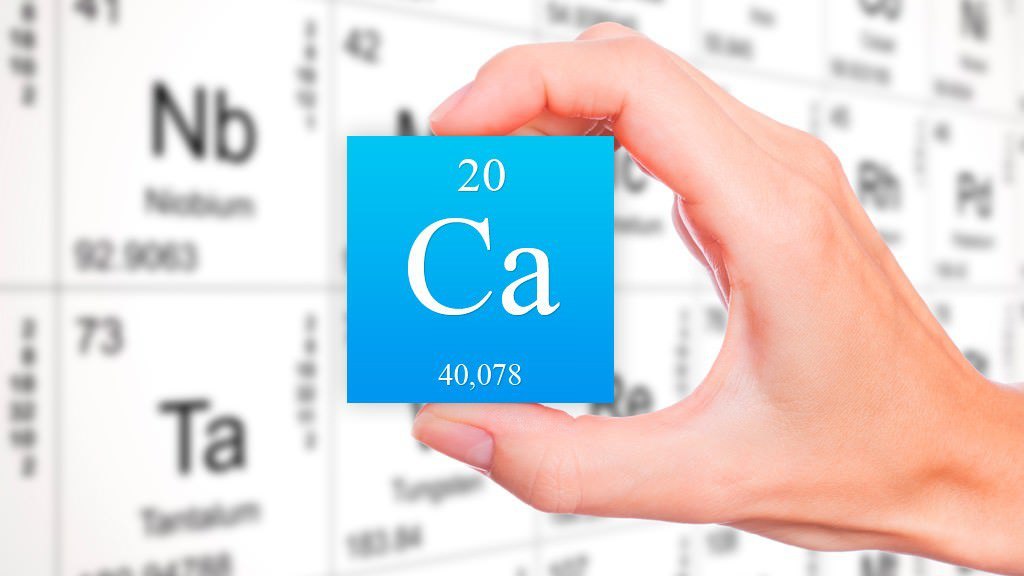КАЛЬЦИЙ. ЧЕГО ЖДЁМ? Кальций – минерал природной прочности. Более 99% всего количества кальция, ...