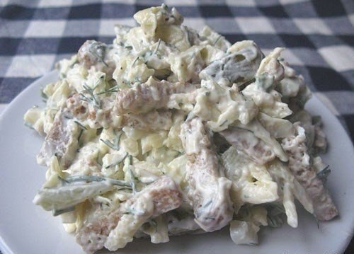 Сырный салат с сухариками. Сырный салат с сухариками – очень сытный, так что им без проблем можно ...
