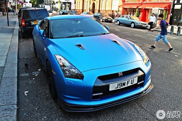 Nissan GT-R - 3