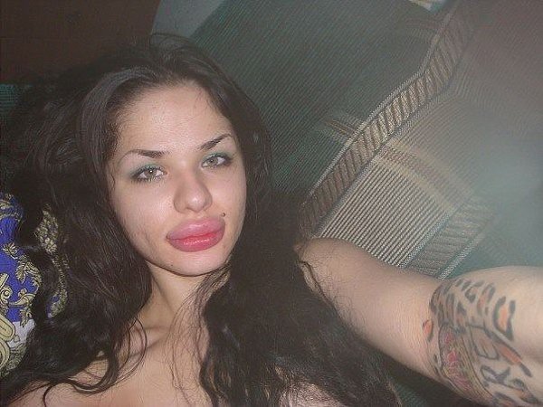 В чём СЕКРЕТ фотоаппарата? Вроде и ПОЗУ выберешь ..и ТОМНЫЙ взгляд настроишь..!!. Вся такая СЕКСИ - ...